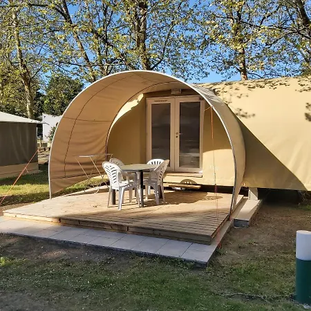 Les Maraises Кемпинг 3*