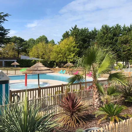 Campsite Les Maraises 3*