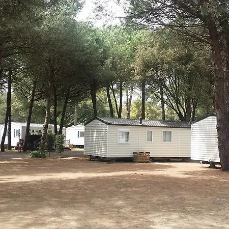Les Maraises
