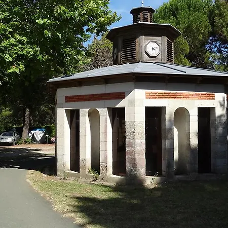 Campsite Les Maraises 3*