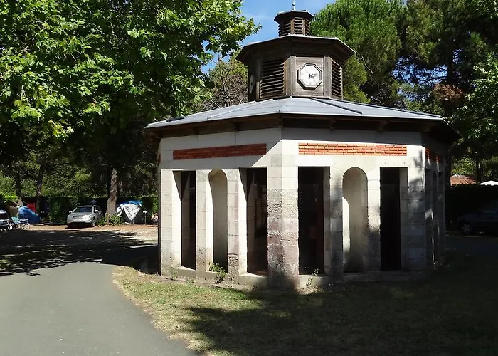 Camping Les Maraises 3*